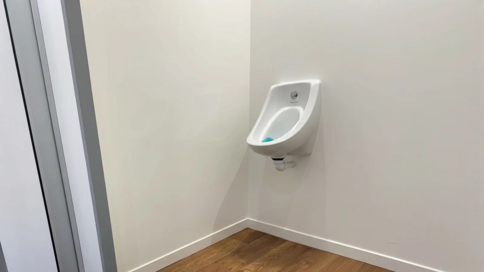 2+1 mains luxury trailer dedicated gents urinal cubicle